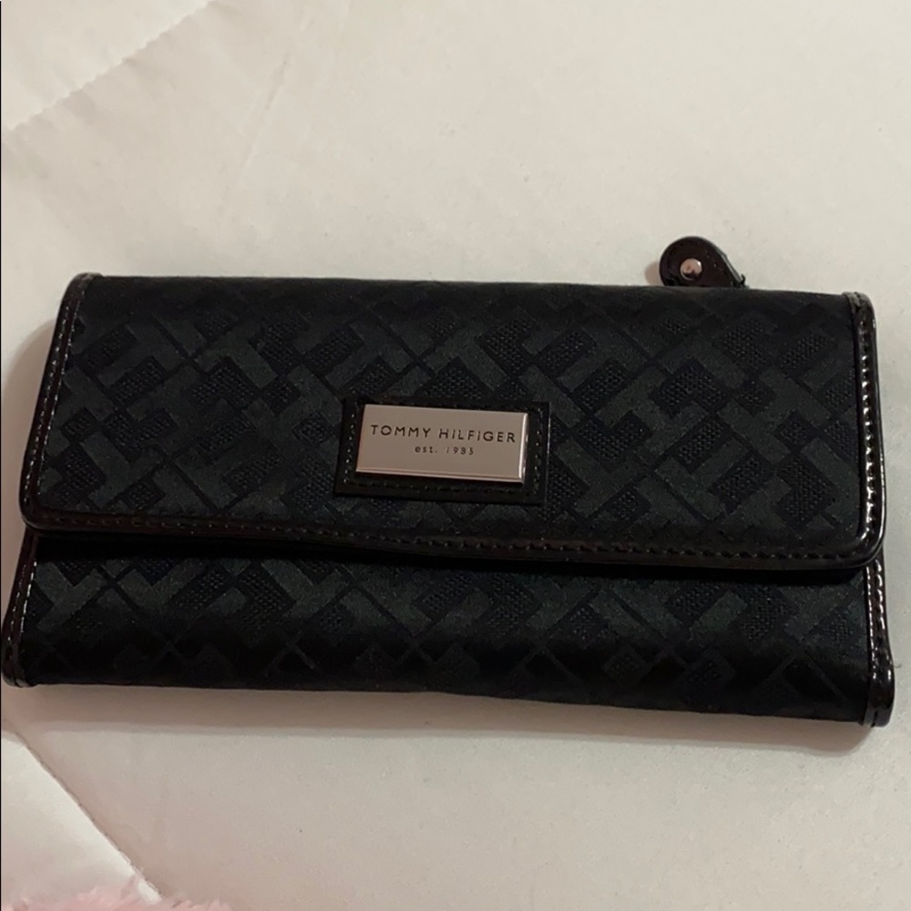 tommy hilfiger wallet